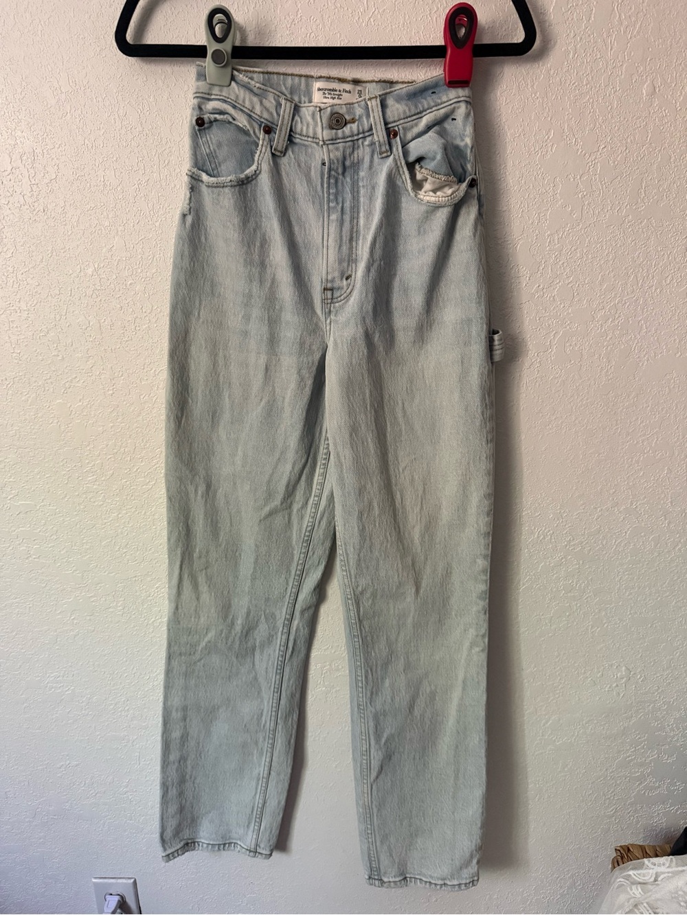 Abercrombie & Fitch he 90s Straight 
Leg High Rise Curve Love Carpenter Jeans